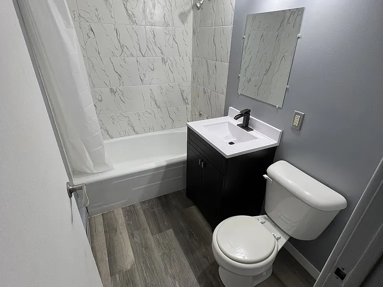1129 Catalpa Cir #A — Photo 4