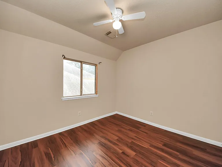 530 Majestic Ridge Dr — Photo 16