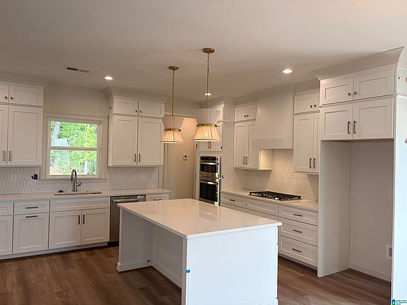 5th image of 312 Cornwall Dr