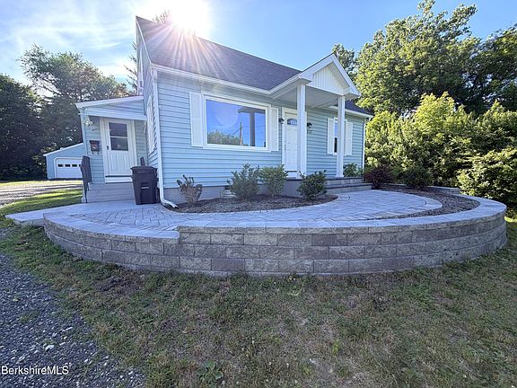 5th image of 227 Protection Ave