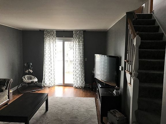 4th image of 1686 Ash St