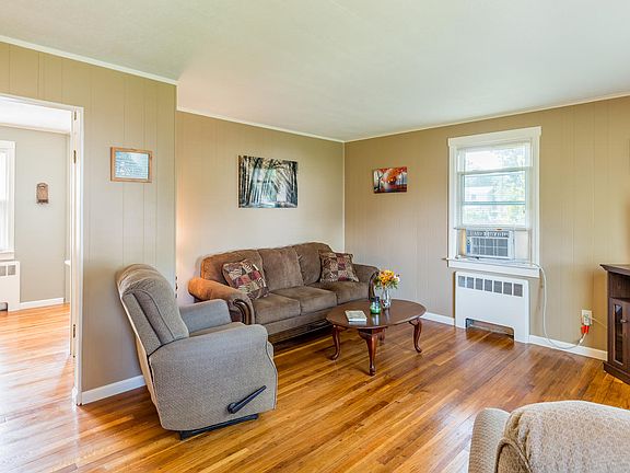 3rd image of 102 Scott Ave