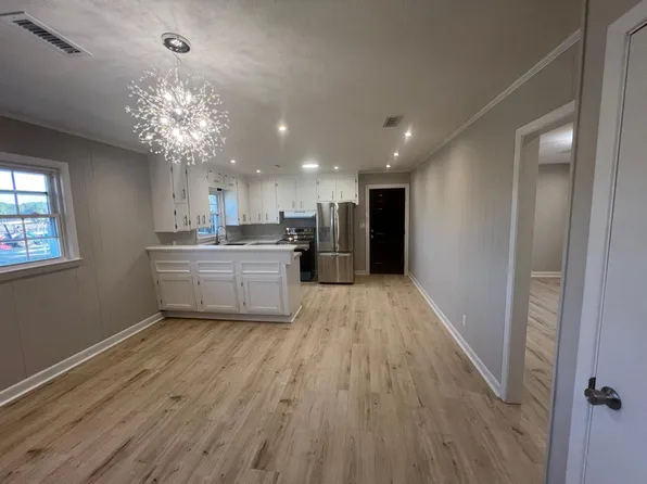 133 S Newton St, Rose Hill, NC 28458
