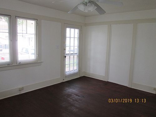 3rd image of 226 W Culver Ave
