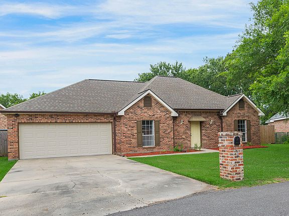 2nd image of 209 Silver Creek Cir