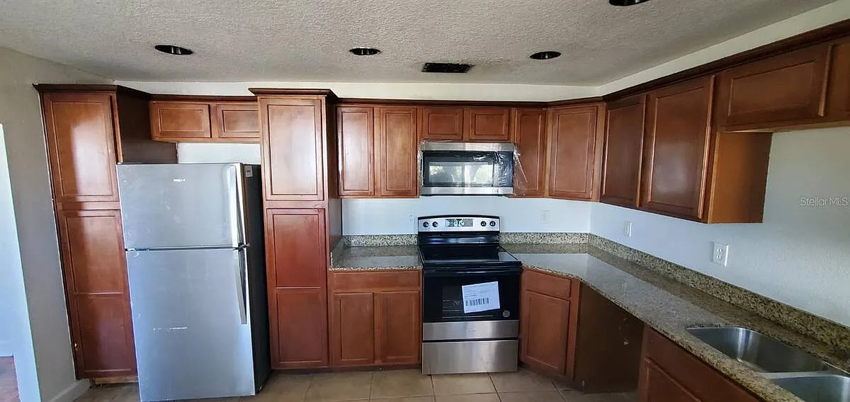 2 bed, 1.0 bath, 1260 sqft, $1,750 — Photo 3