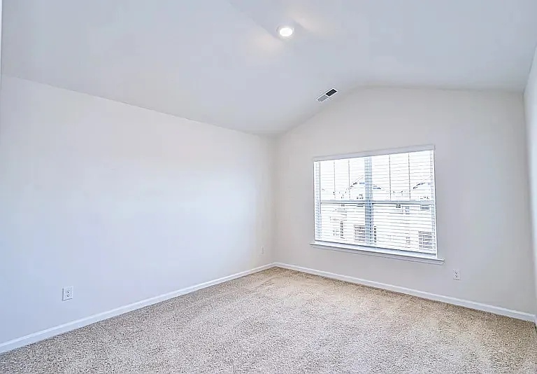 3 bed, 2.5 bath, 1482 sqft, $1,650 — Photo 2