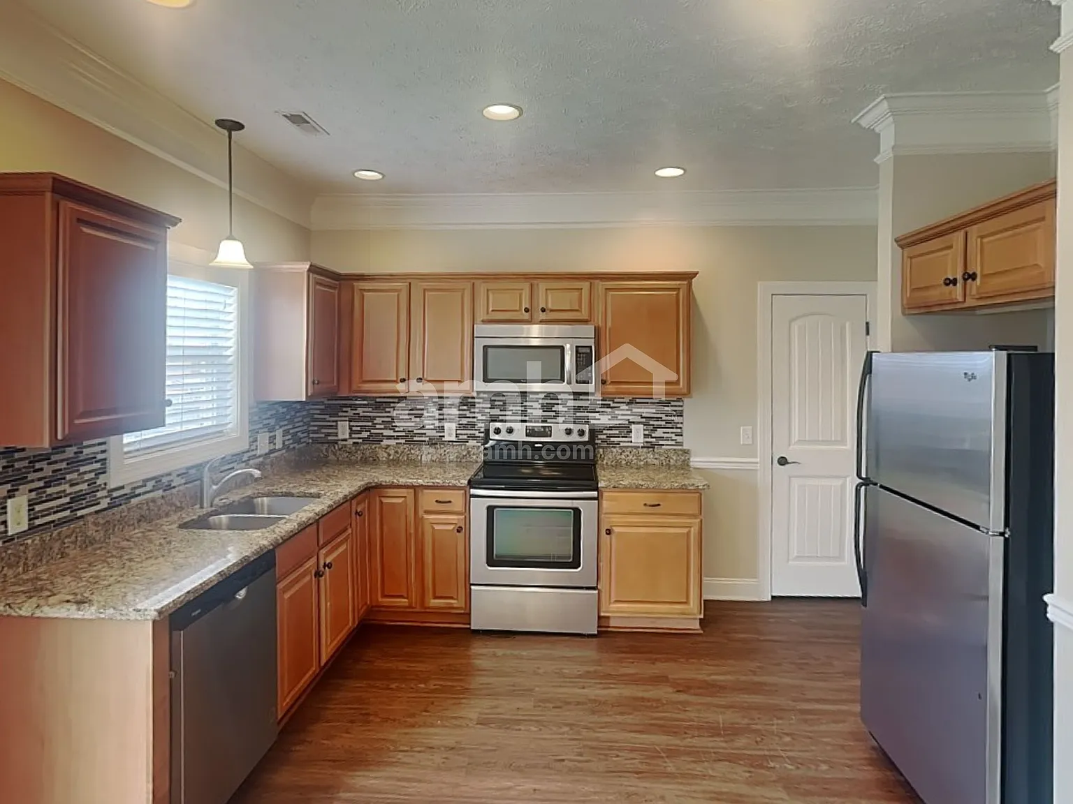 3 bed, 2.5 bath, 2123 sqft, $2,460 — Photo 3