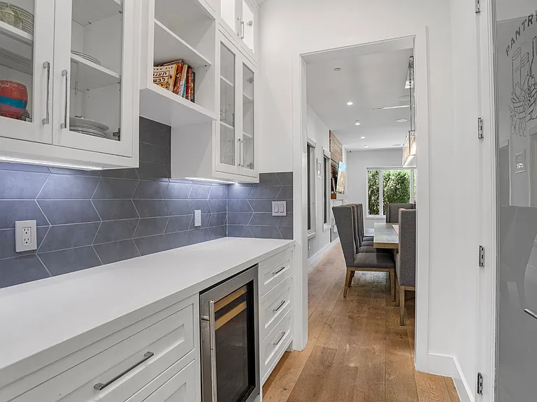4435 Stansbury Ave — Photo 13
