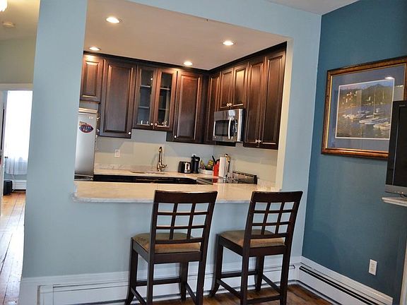 3rd image of 6 Lawnwood Pl #2