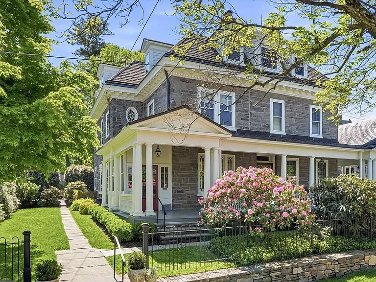36 E Chestnut Hill Ave — Photo 1