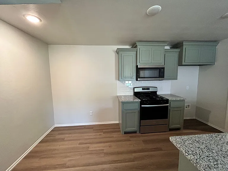 10805 NW 119th Pl — Photo 5