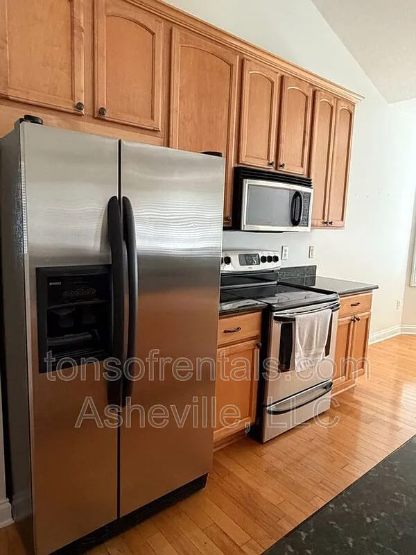 3 bed, 2.0 bath, $2,700 — Photo 3