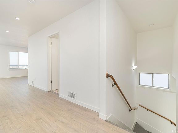 5th image of 949 Brussels St