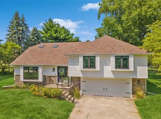 6255 Oakwood Dr, West Des Moines, IA 50266