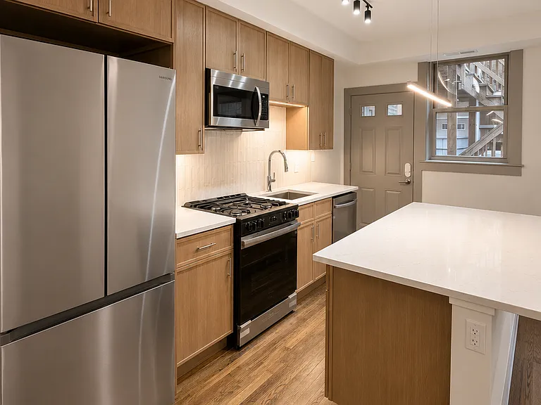1902 W Pratt Blvd #B-3 — Photo 3