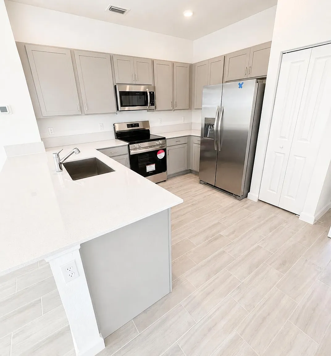 4 bed, 2.5 bath, 1750 sqft, $3,200 — Photo 2
