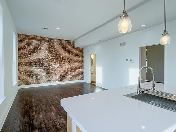 4th image of 923 N 3rd St APT 2