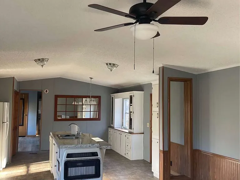1430 Highway 30 E — Photo 1
