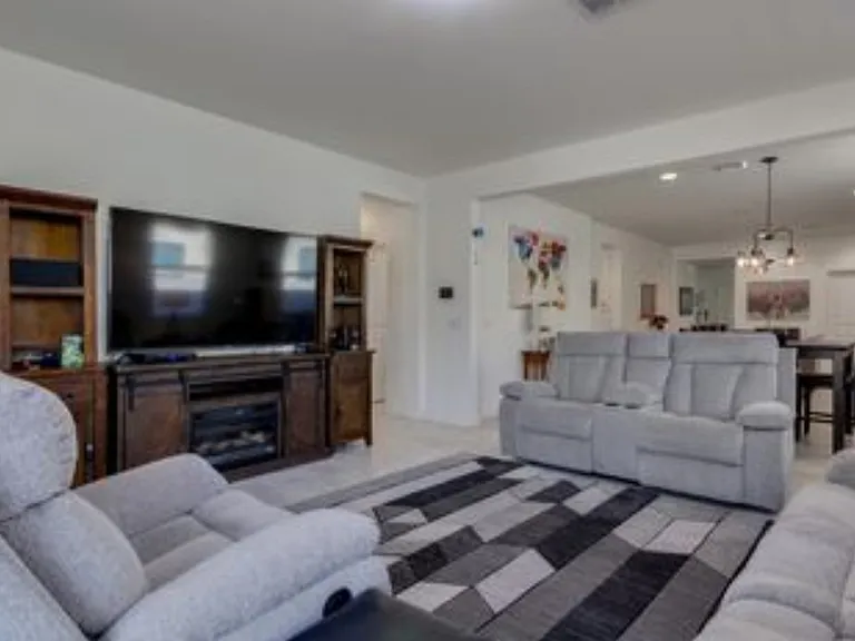 9817 W Southgate Ave — Photo 3