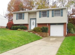 1288 Armstrong Dr, South Park, PA 15129