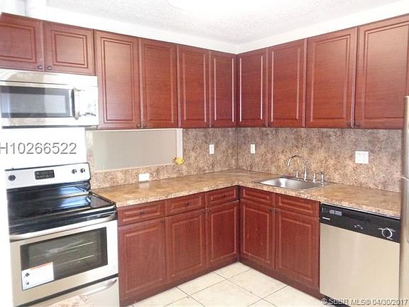 4th image of 5529 SW 24th Ave #0