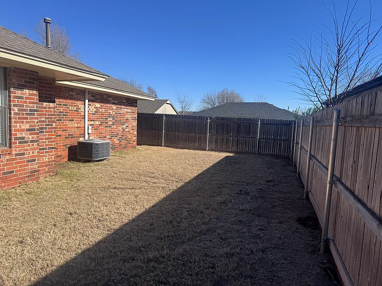 12216 Sylvester Dr — Photo 19