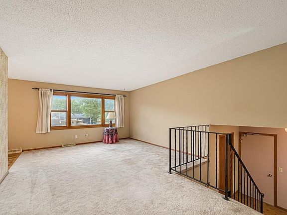5th image of 820 203rd Ln NE