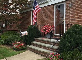 201 Collins Ave, Williston Park, NY 11596