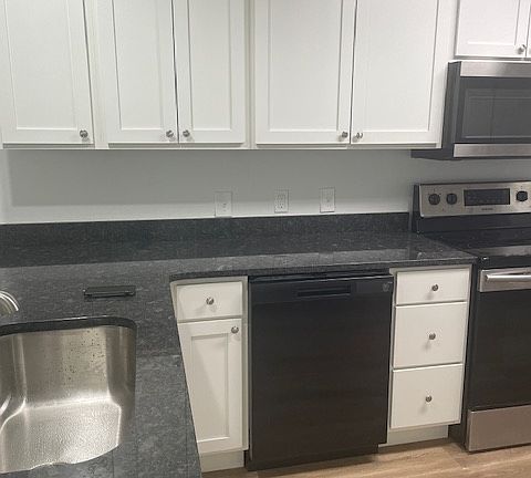 4th image of 2142 W 29th St