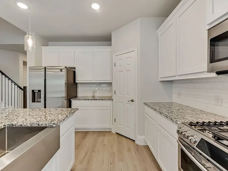 1819 Michael Dr — Photo 5