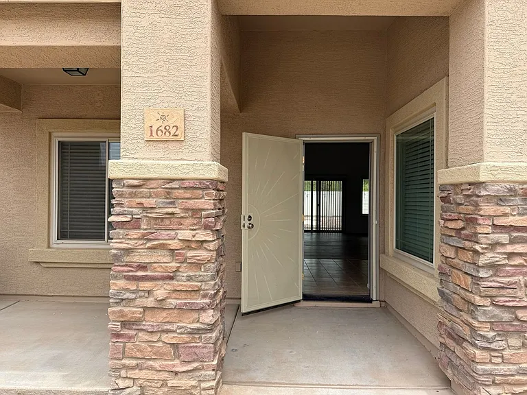1682 E Fontana Dr — Photo 36