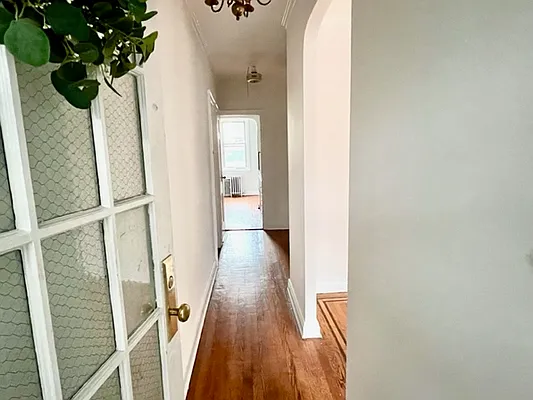 Rented by Zikos Realty Services | media 16