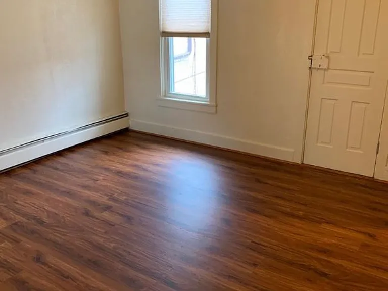 147 N State St — Photo 8