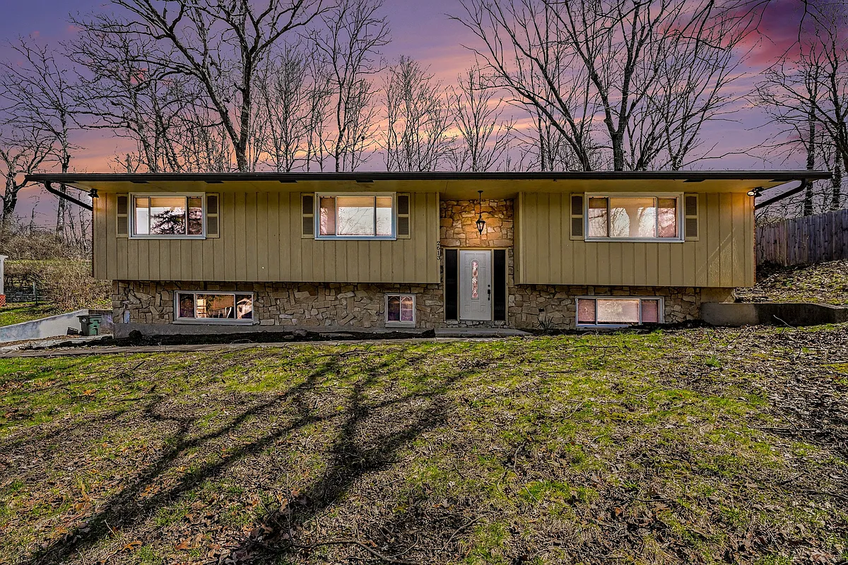 Building Photo - 2613 Rhapsody Dr