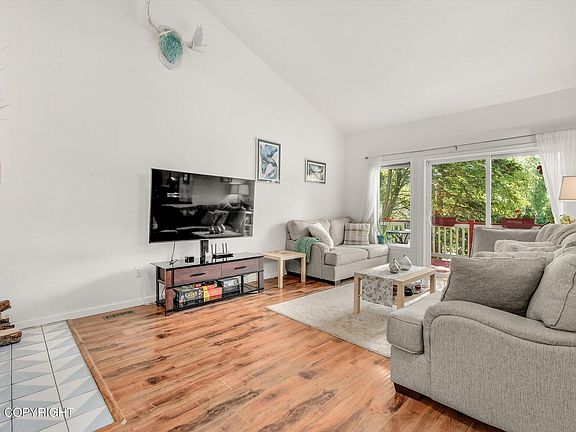 5th image of 9309 Hall Cir