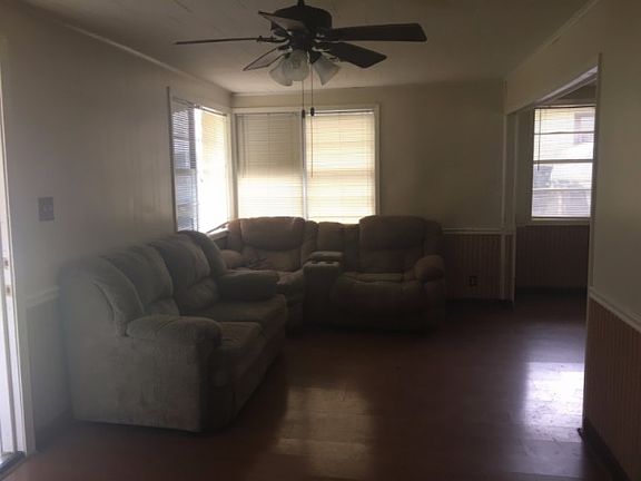 4th image of 111 Old Oak Dr