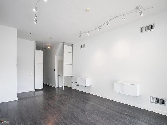 3rd image of 223 W Girard Ave