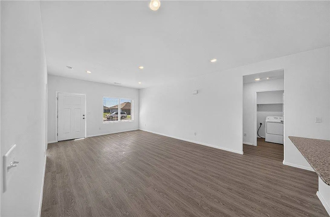 4 bed, 1487 sqft, $1,650 — Photo 3