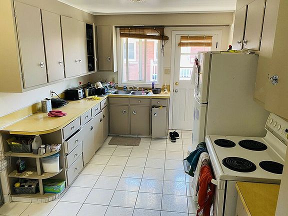 4th image of 2459 Clover St #2