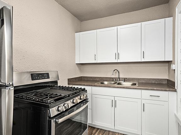 2nd image of 1224 S Yakima Ave #302