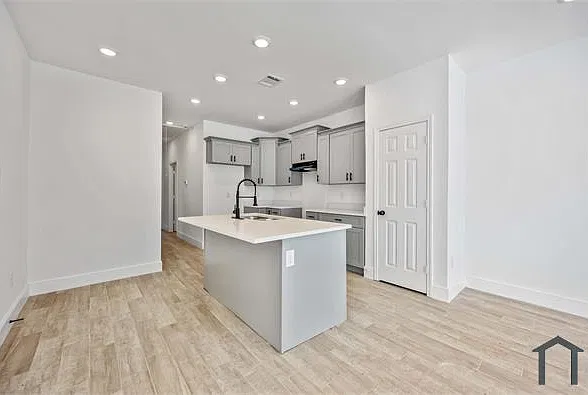 3 bed, 1170 sqft, $1,725 — Photo 3