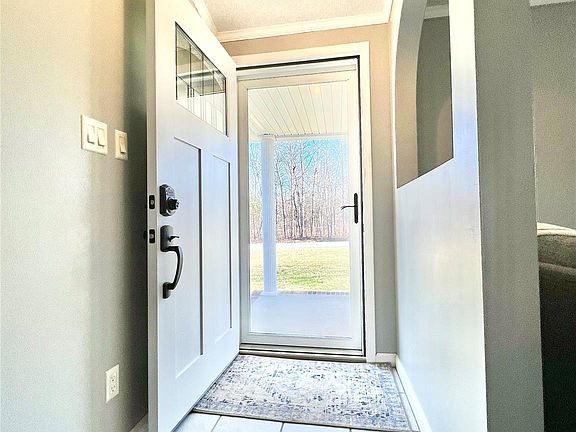5th image of 214 Heritage Cir