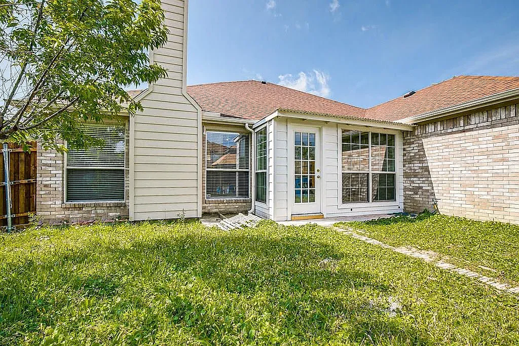 4 bed, 2189 sqft, $2,700 — Photo 3