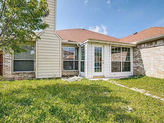 3rd image of 301 Rain Tree Dr