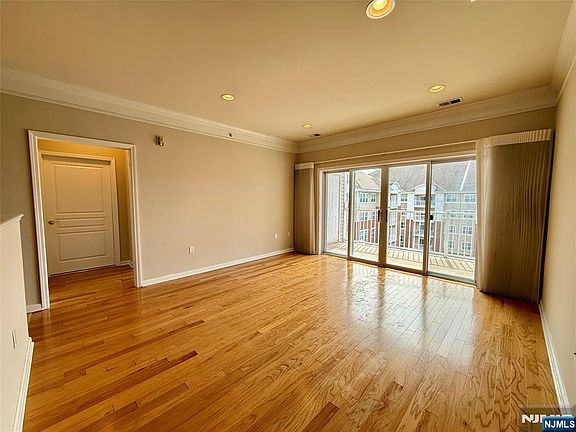 4th image of 5402 Warrens Way