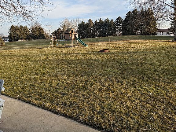4th image of 10827 Sharon Dr