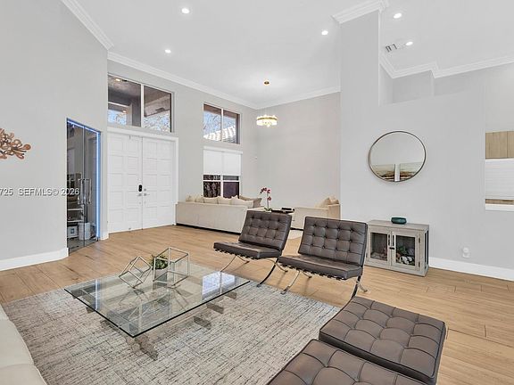 5th image of 1202 Manor Dr S