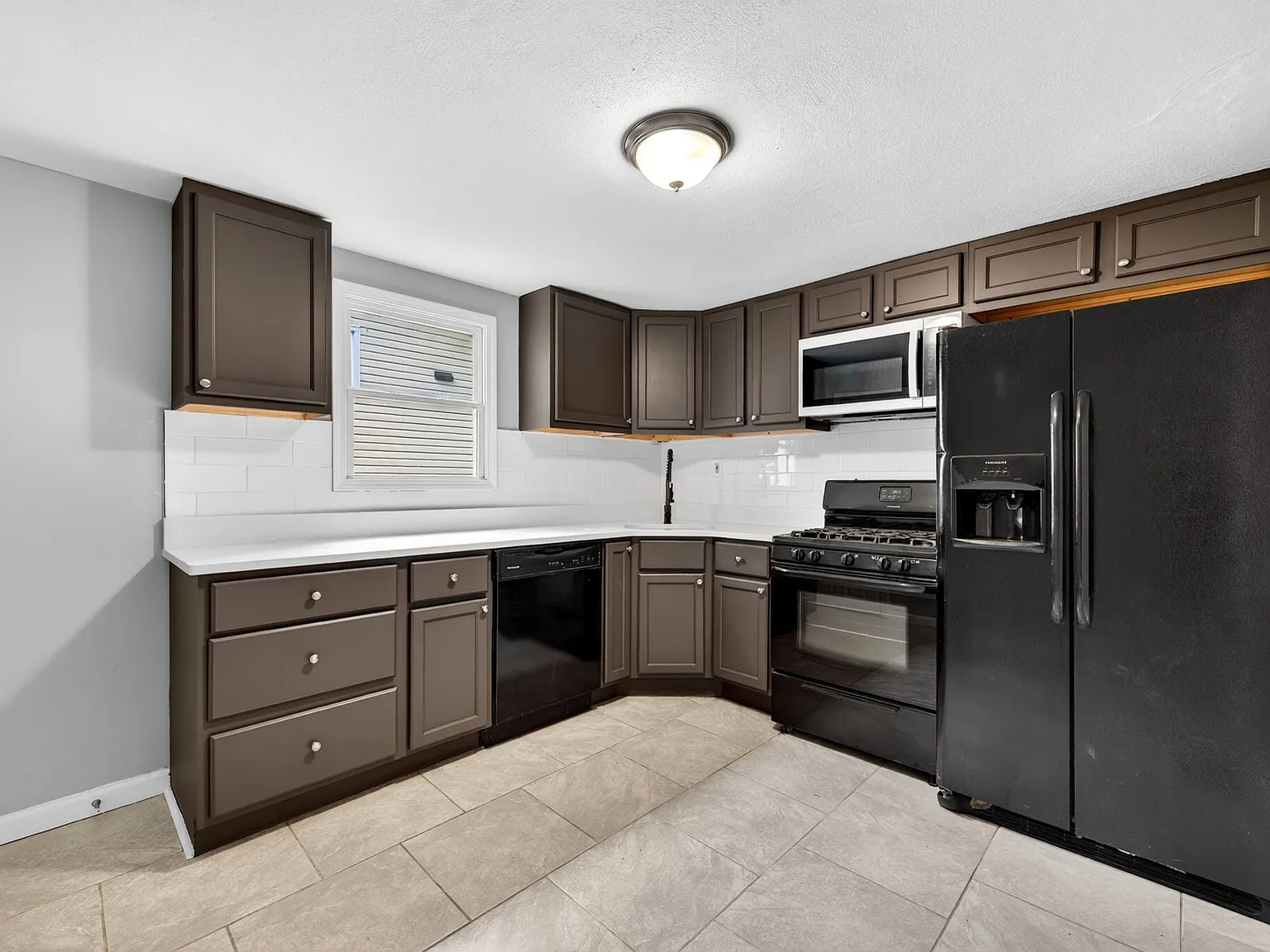 2 bed, 840 sqft, $2,283 — Photo 3