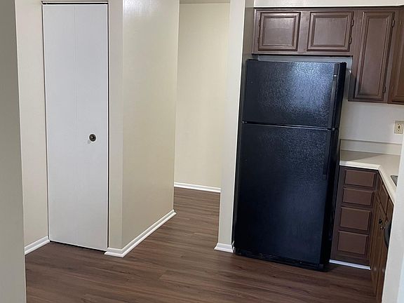 4th image of 1000 Spring Gate Rd APT 1C